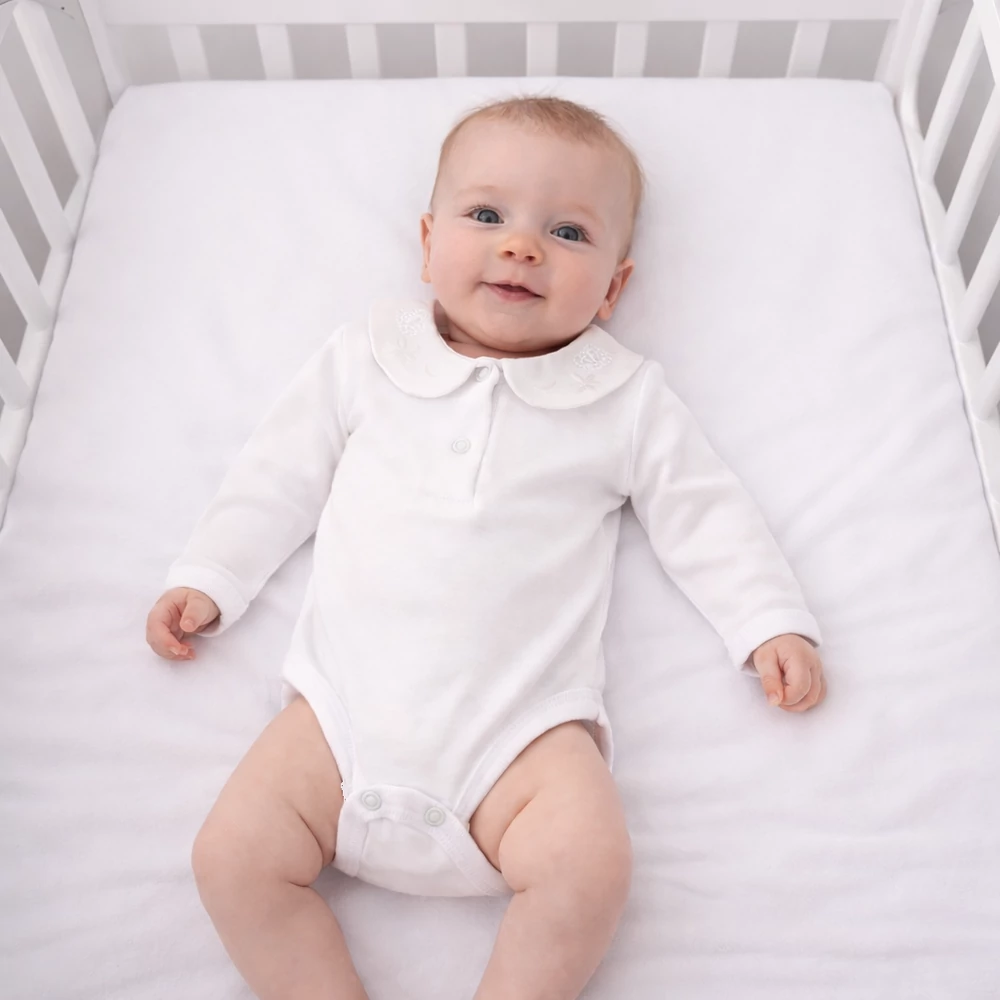 Kislány body hímzett gallérral 50